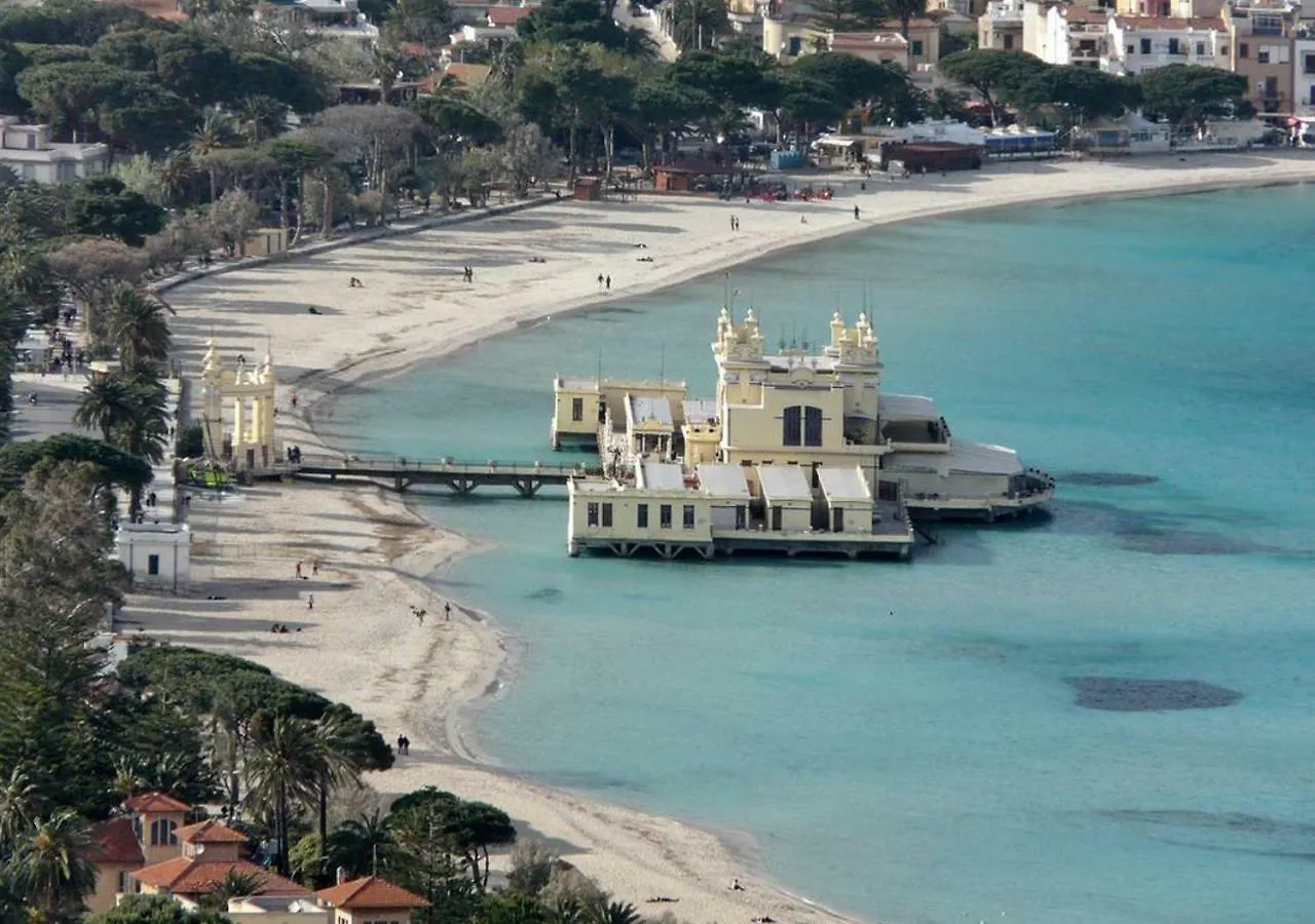 La Favorita - Ben Collegato Con L'Aeroporto, La Spiaggia Di Mondello E Il Centro Citta パレルモ ホームステイ