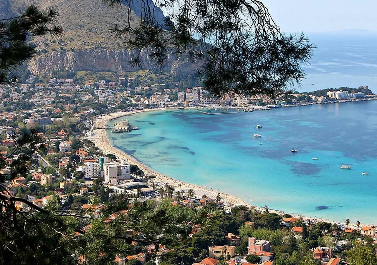 La Favorita - Ben Collegato Con L'Aeroporto, La Spiaggia Di Mondello E Il Centro Citta Palermo 0*,  İtalya