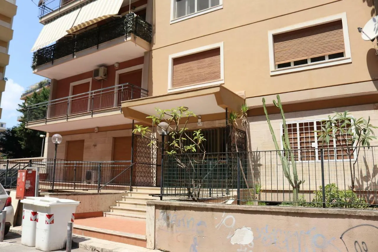 Pansiyon La Favorita - Ben Collegato Con L'Aeroporto, La Spiaggia Di Mondello E Il Centro Citta Palermo