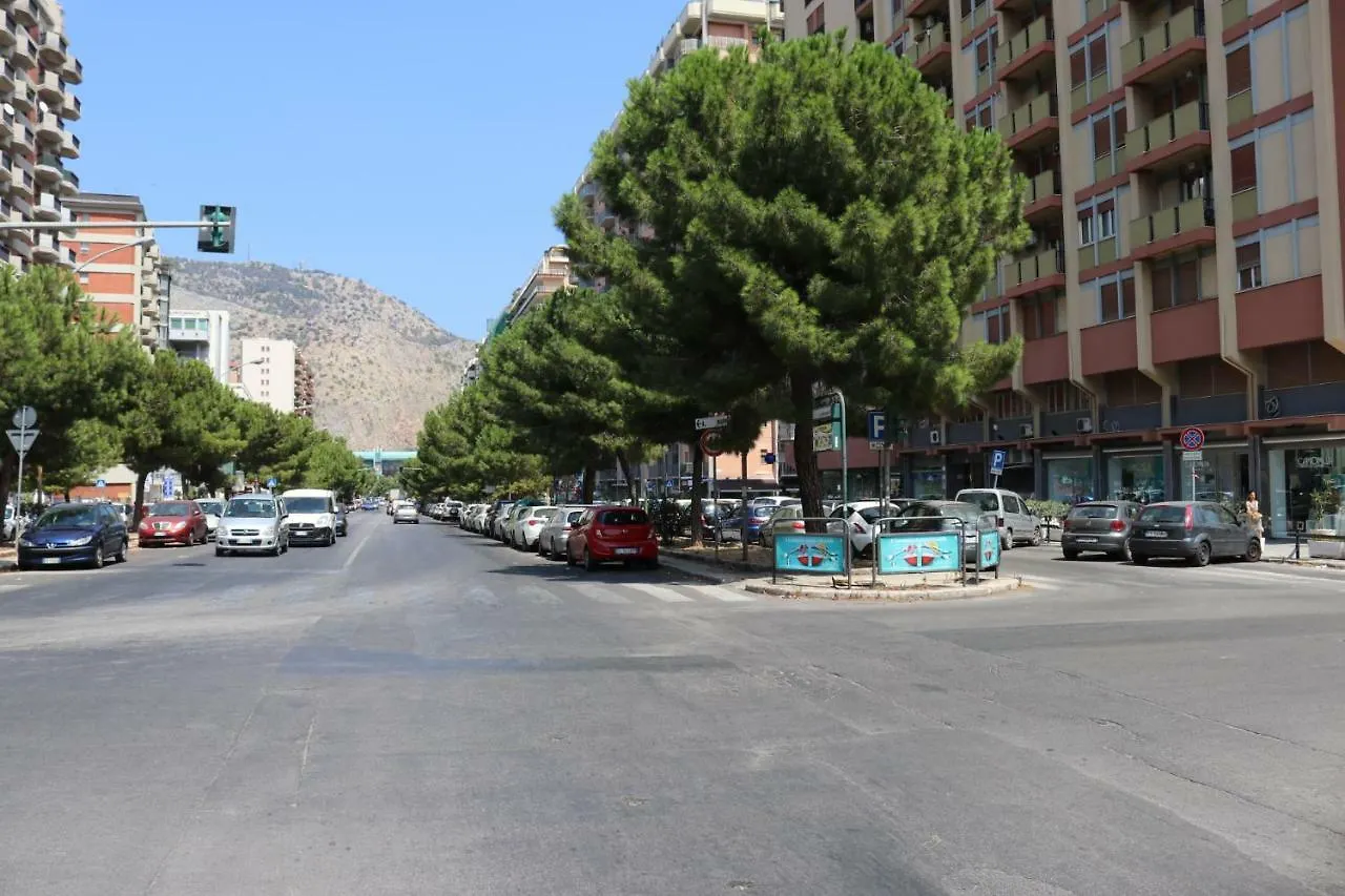 La Favorita - Ben Collegato Con L'Aeroporto, La Spiaggia Di Mondello E Il Centro Citta Palermo Pansiyon
